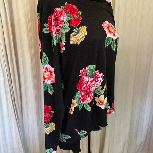 Beautiful fall or winter sweater by billabong so cute on .size large - Picture 4 of 6